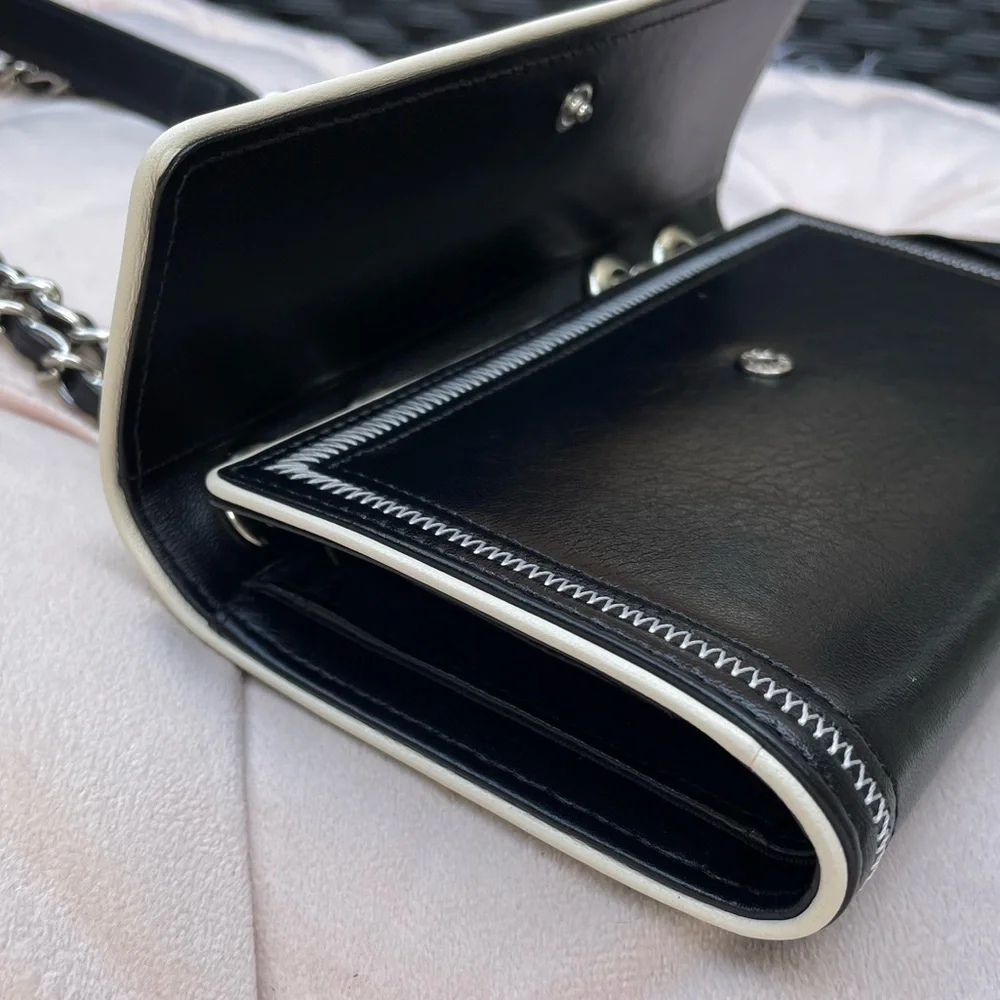 CHANEL Black Leather Chain-Handle Crossbody Bag with Silver Trim